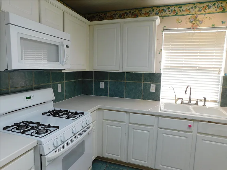 3702 Heritage Colony Dr — Photo 27