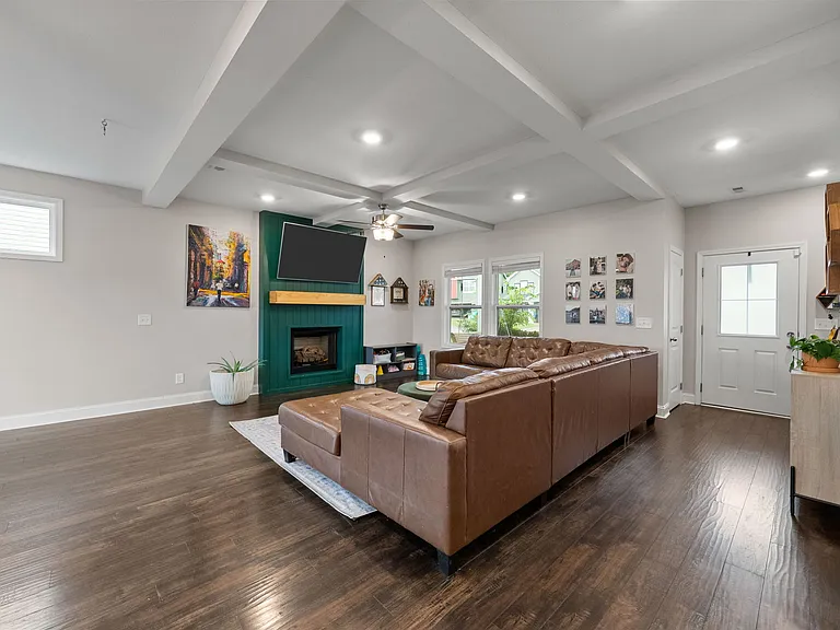 1157 Eagles Nest Ln — Photo 3