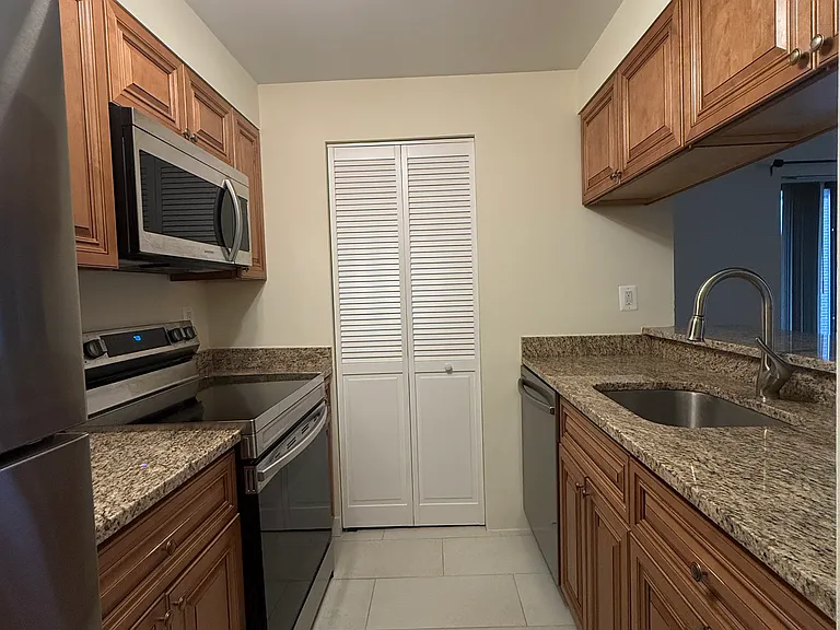 1020 N Stafford St #312 — Photo 15