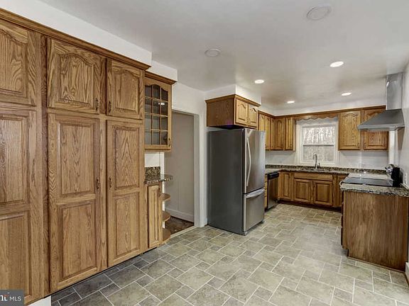 5th image of 18339 Sharon Rd