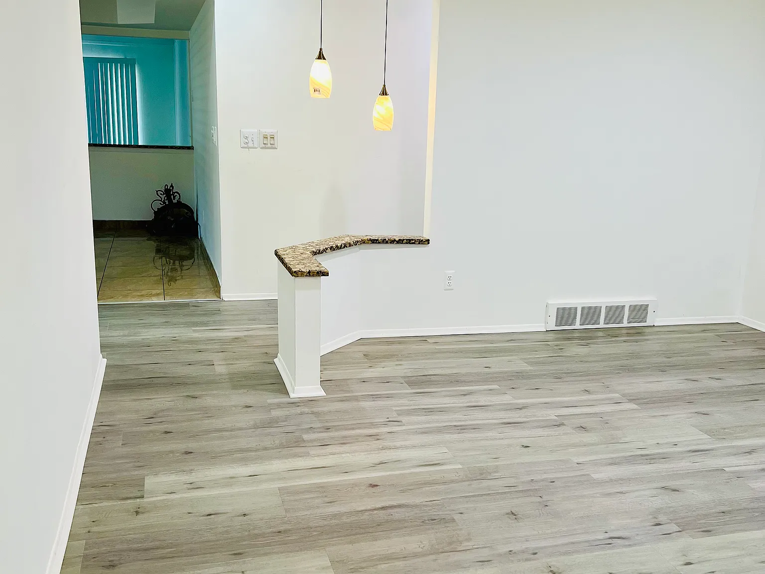 3 bed, 2320 sqft, $2,300 — Photo 4