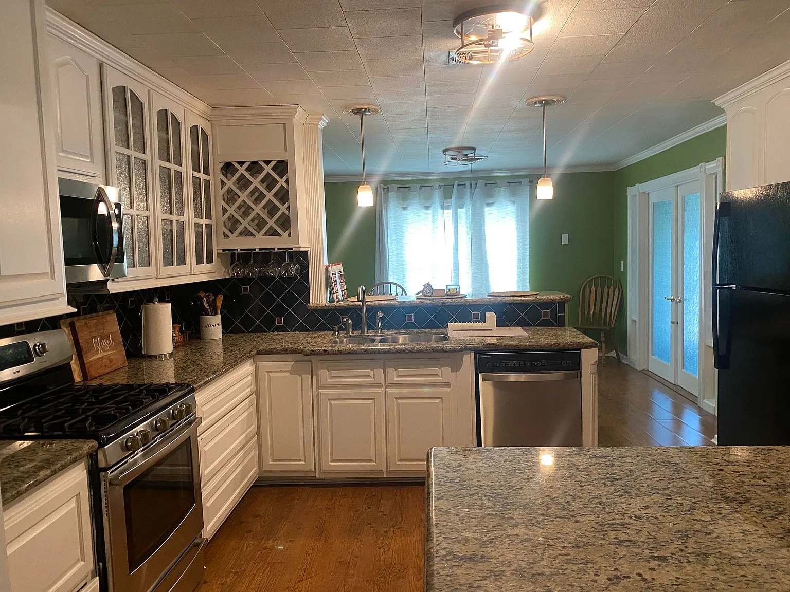 4 bed, 1861 sqft, $6,900 — Photo 4