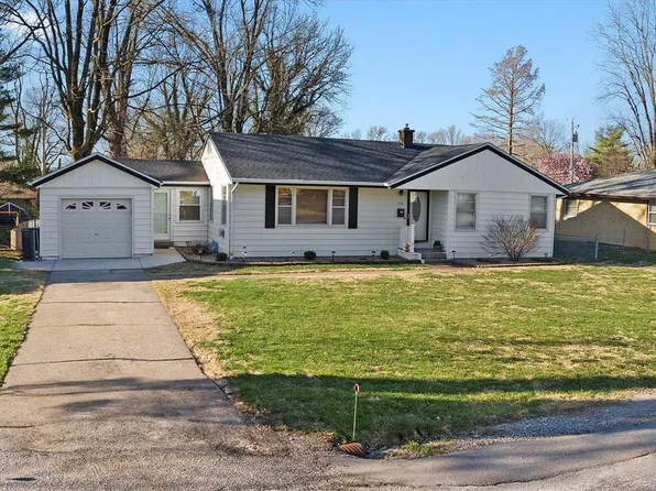 7108 Carr Dr, Belleville, IL 62223