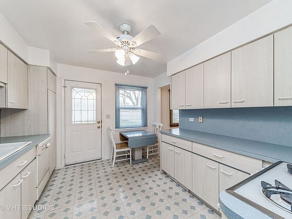 4th image of 510 Lillian Ln