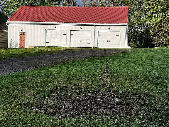 Garage, 3 car, w/workshop
