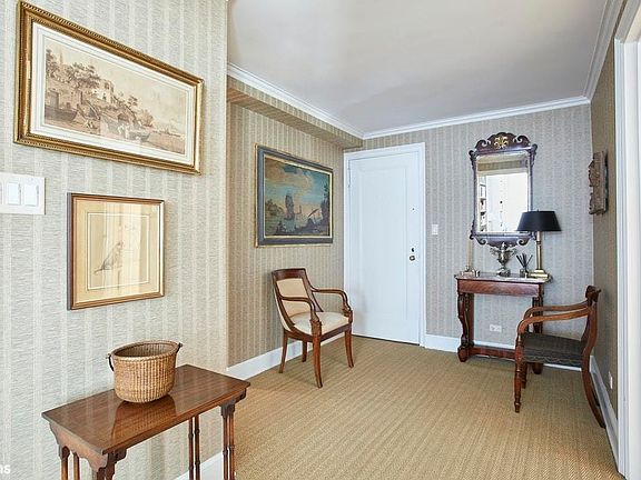 3rd image of 10D Manhattan Ave
