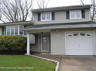 8 Indian Trl, Matawan, NJ 07747