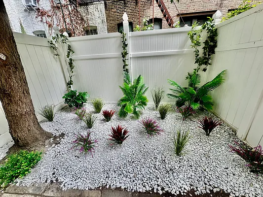 Rented by R New York | media 23