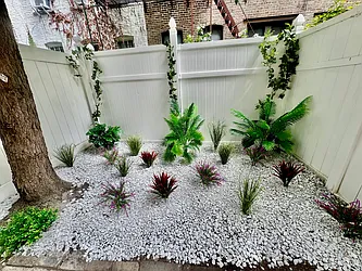 Rented by R New York