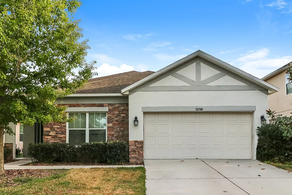 3 bed, 2.0 bath, 2112 sqft, $4,590 — Photo 1