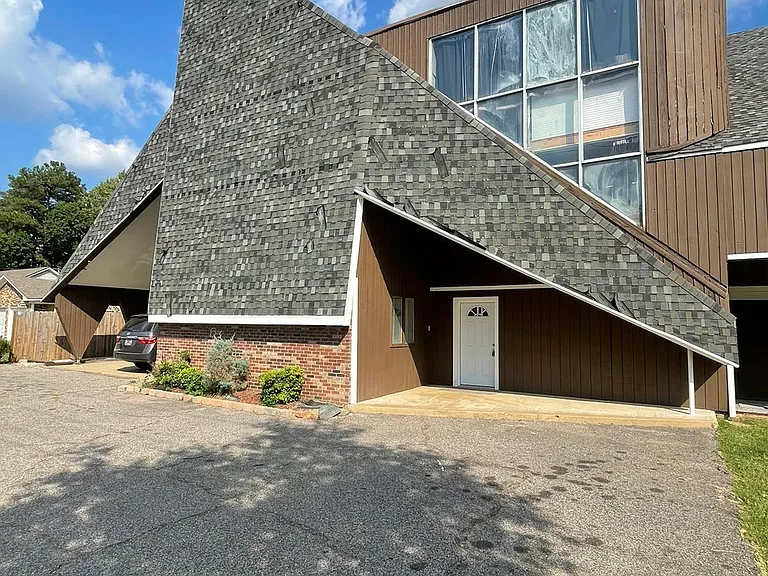 2914 S Mendenhall Rd — Photo 48