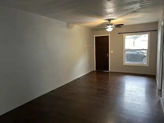 2 bed, 835 sqft, $1,375 — Photo 2