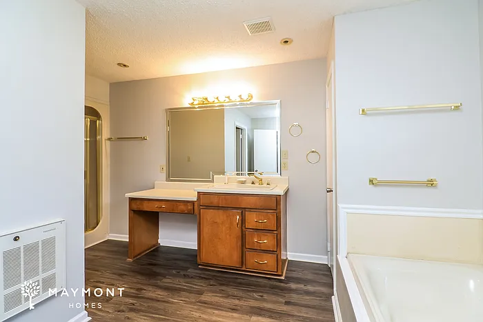 409 Shamrock Dr — Photo 12