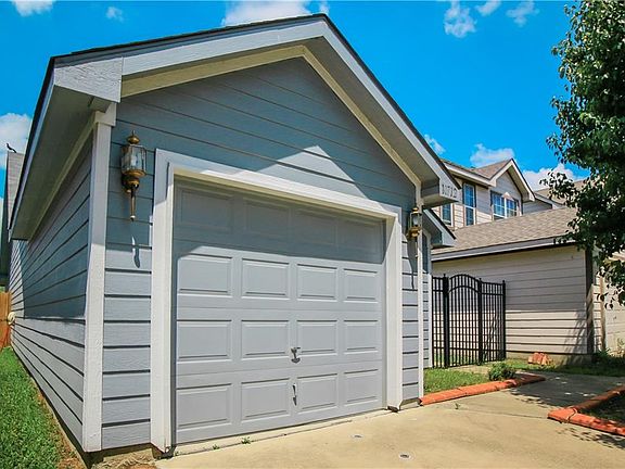 4th image of 10712 Many Oaks Dr