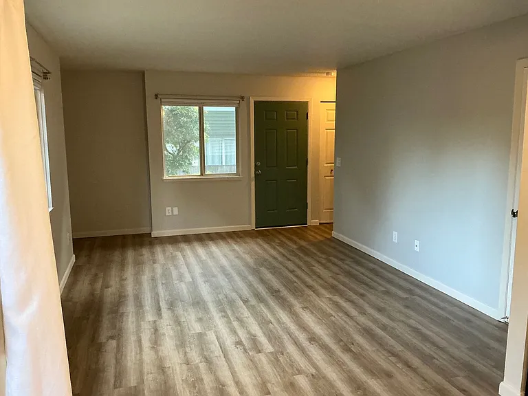 2535 SE 119th Ave #6 — Photo 5