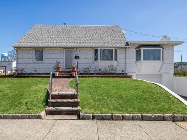 2 Meadow Drive, Albertson, NY 11507