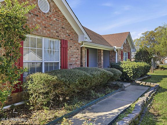 3rd image of 102 Dogwood Trl