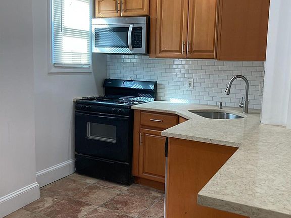 3rd image of 340 Bedford Avenue