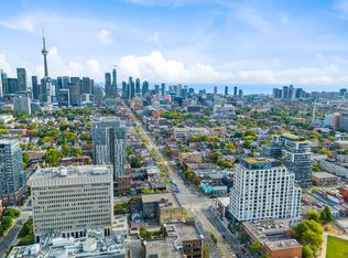 484 Spadina Ave #1601, Toronto, ON M5S 2H1
