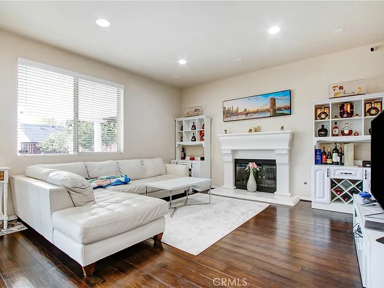 20724 Napa St — Photo 4