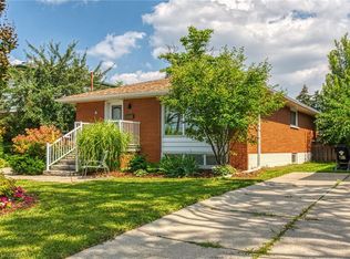 5 Burrwood Dr, Hamilton, ON L9C 3S9