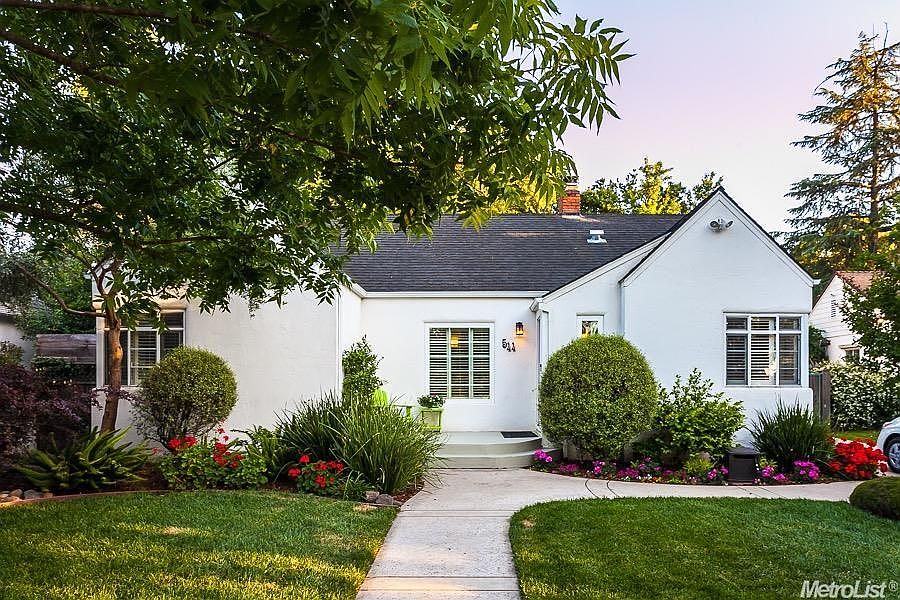 1st image of 544 Woodlake Dr