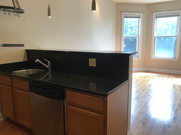 5th image of 1442 W Barry Ave APT 1F
