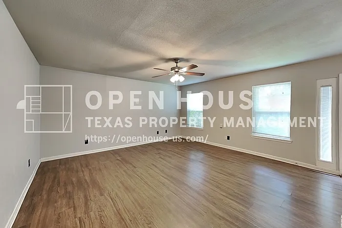 3 bed, 2.0 bath, 1401 sqft, $1,920 — Photo 3