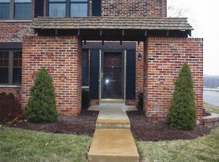 7981 Royal Arms Ct, Saint Louis, MO 63123