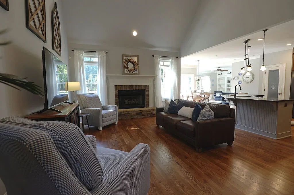 4 bed, 3167 sqft, $3,200 — Photo 2