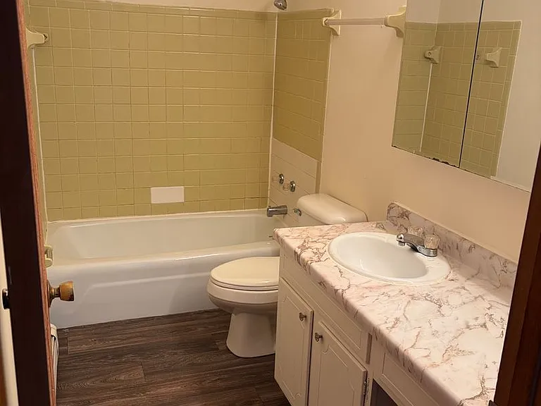 911 Fairview Dr — Photo 5
