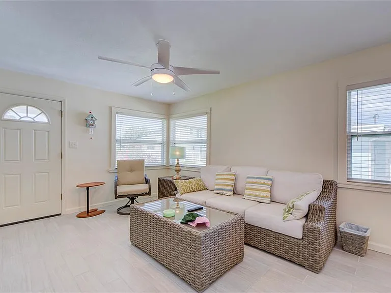 3200 W De Bazan Ave — Photo 33