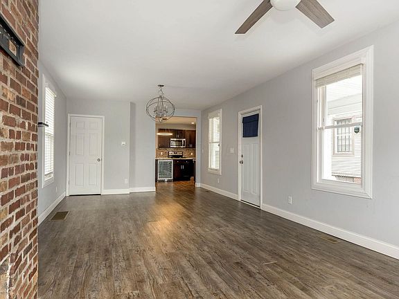 5th image of 717 Siebert St