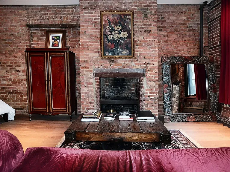 276 E 10th St #B — Photo 8