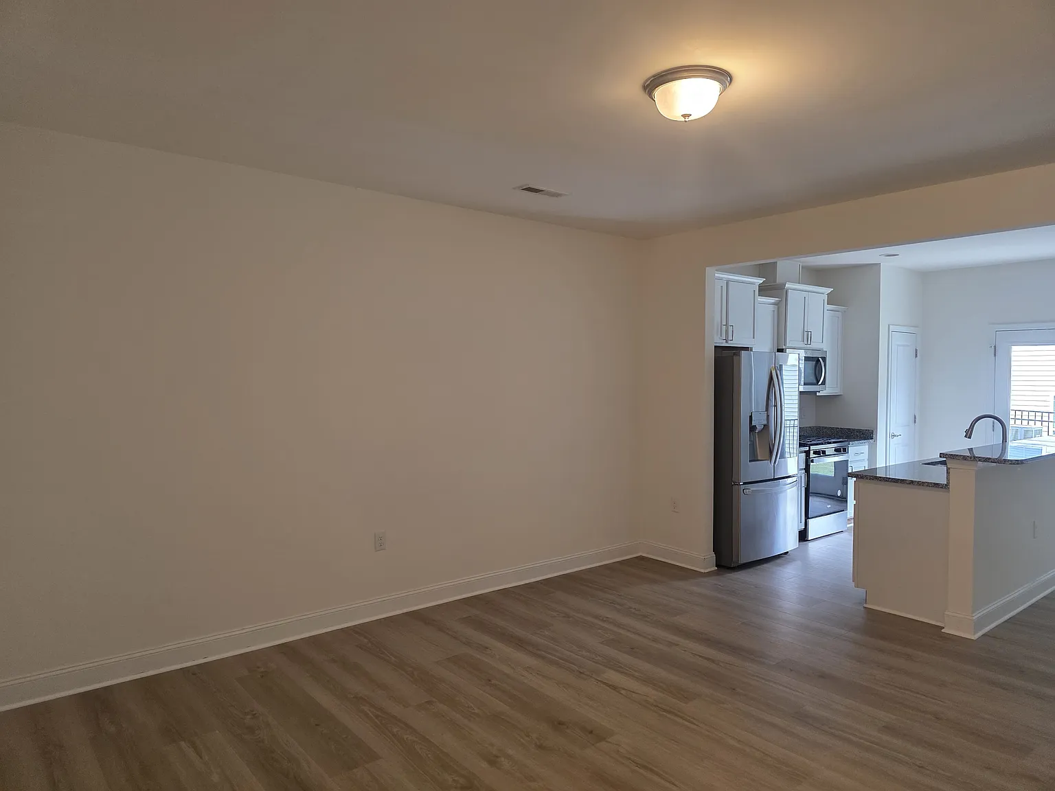 3 bed, 2.5 bath, 1603 sqft, $1,895 — Photo 3
