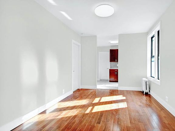 4th image of 165 Meserole St #33A
