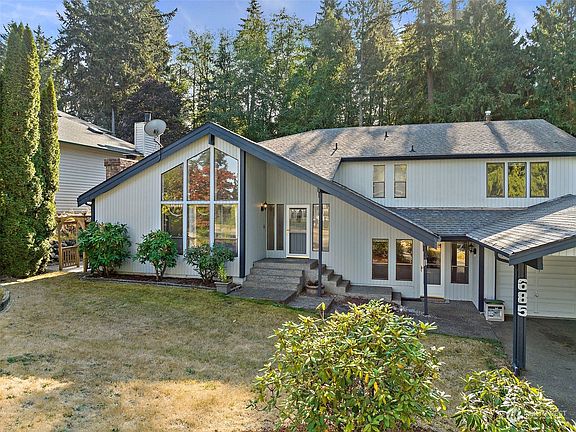 5th image of 685 NE Woods Pl