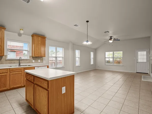 107 Aguilar Dr, Hutto, TX 78634