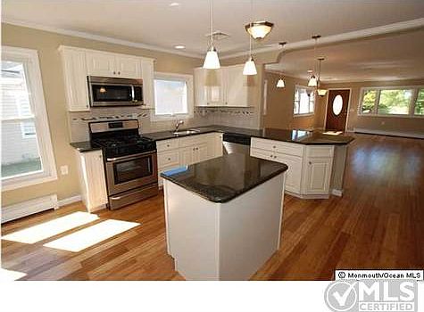 5th image of 13 Bahamia Dr