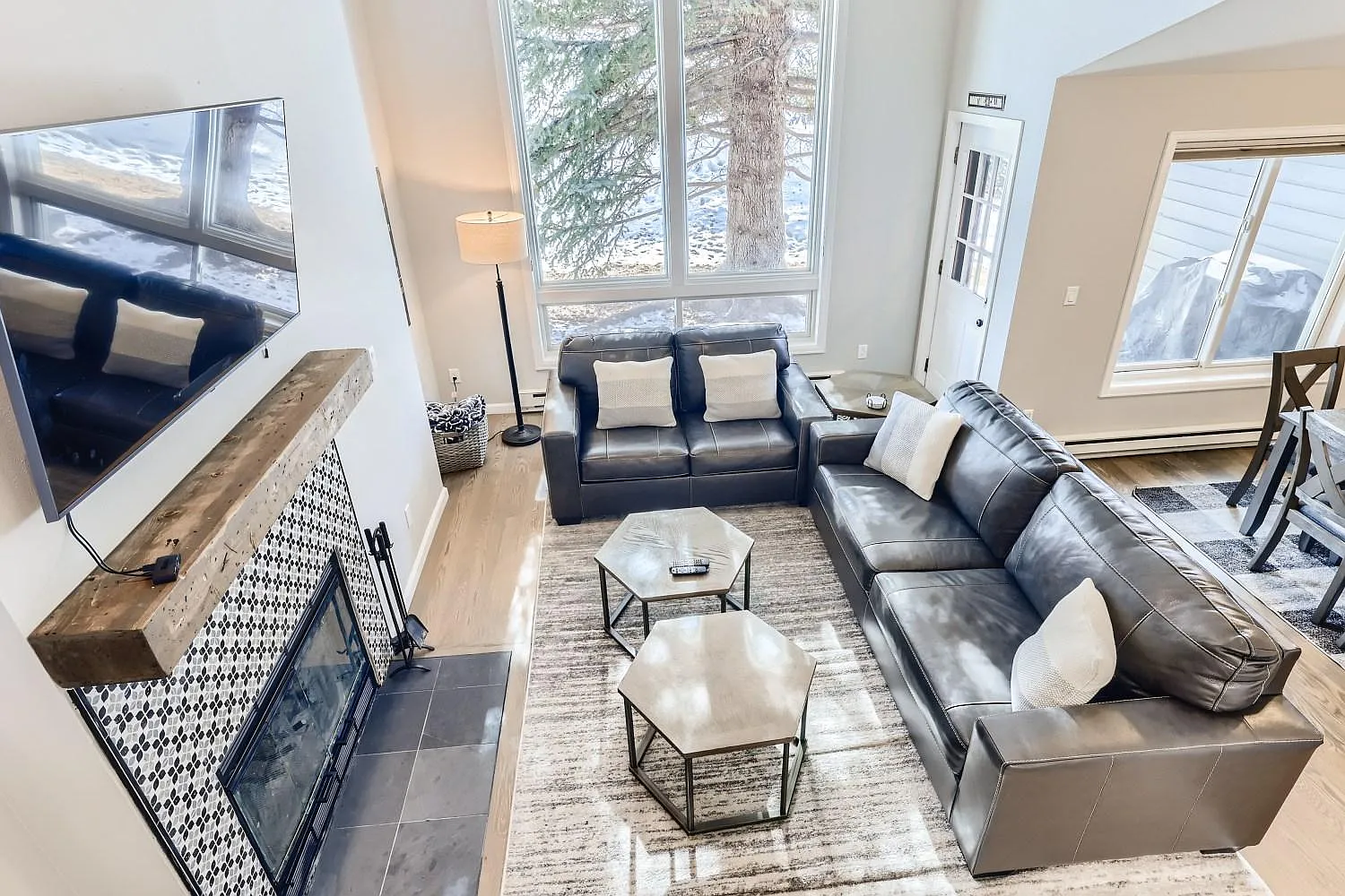 2 bed, 2.5 bath, 1330 sqft, $3,500 — Photo 3