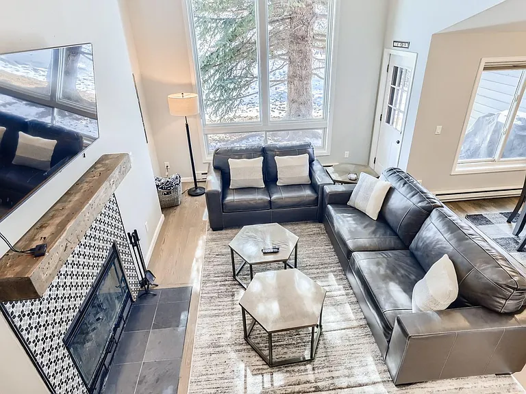 640 Homestead Dr — Photo 3