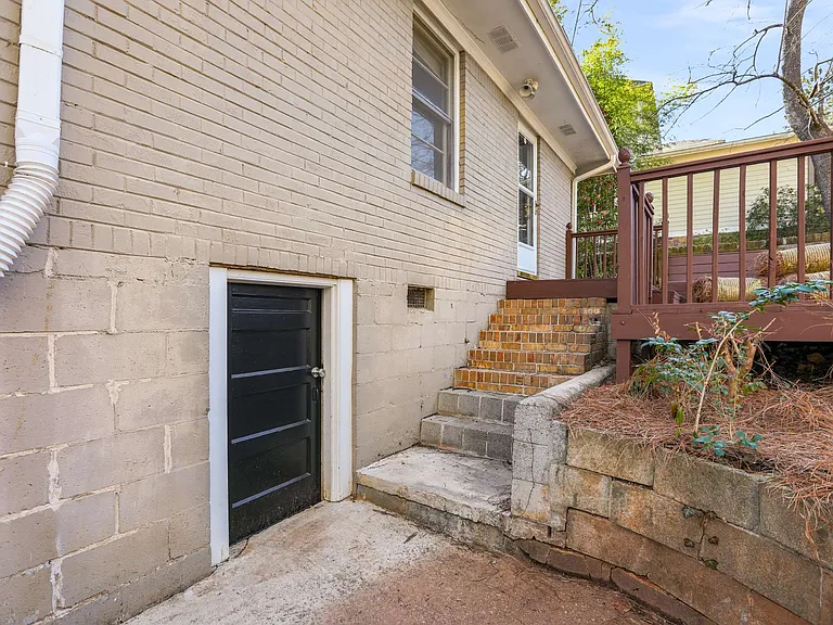 Marlbrook Dr — Photo 19