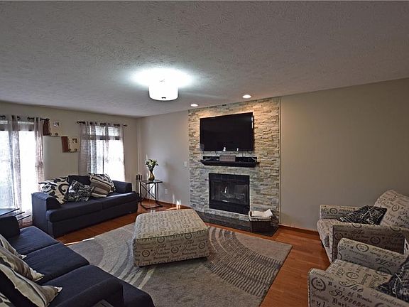 3rd image of 14489 Camden Cir