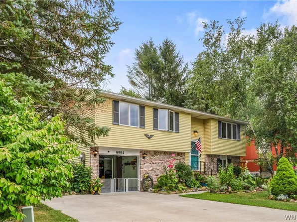 6995 Brandywine Dr, Derby, NY 14047