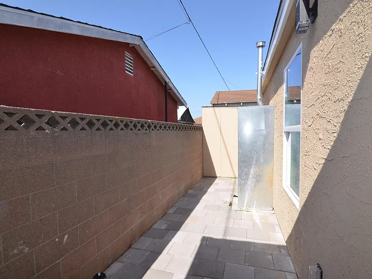 926 W School St — Photo 7