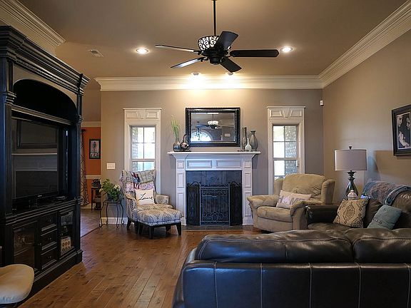 Living Room w/fireplace 