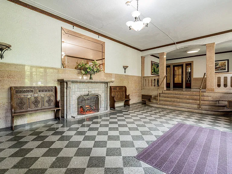 Worthington House Apartments — Photo 17