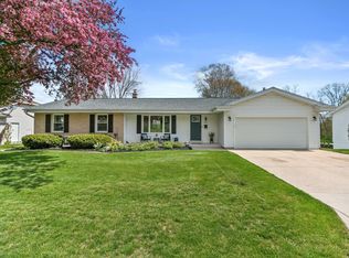 648 Brandt Ct, Pewaukee, WI 53072