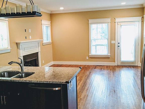 5th image of 3427B 33rd Ave S