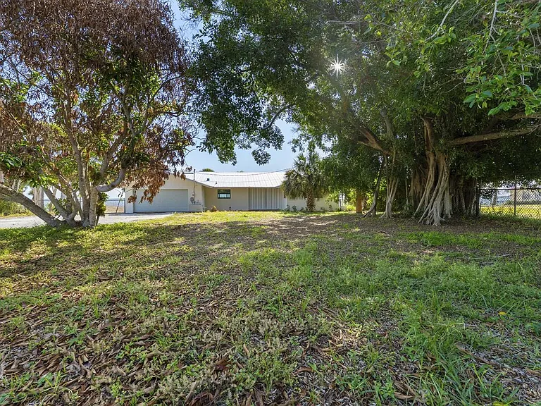 4003 S Indian River Dr — Photo 23